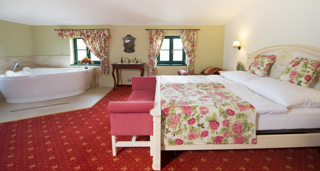 Boutique Hotel Pri Mlyne ロゾルノ エクステリア 写真